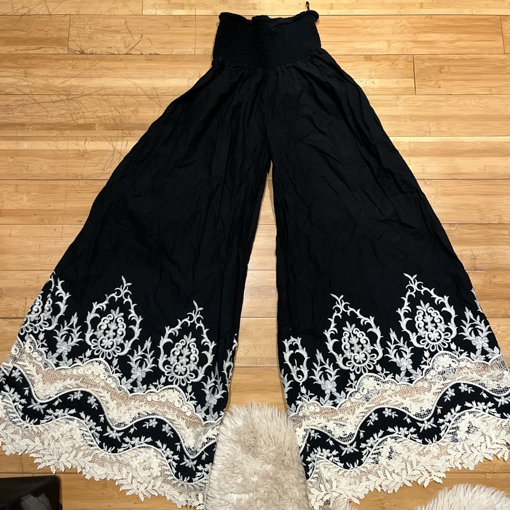 Italian wide leg pants with lace details